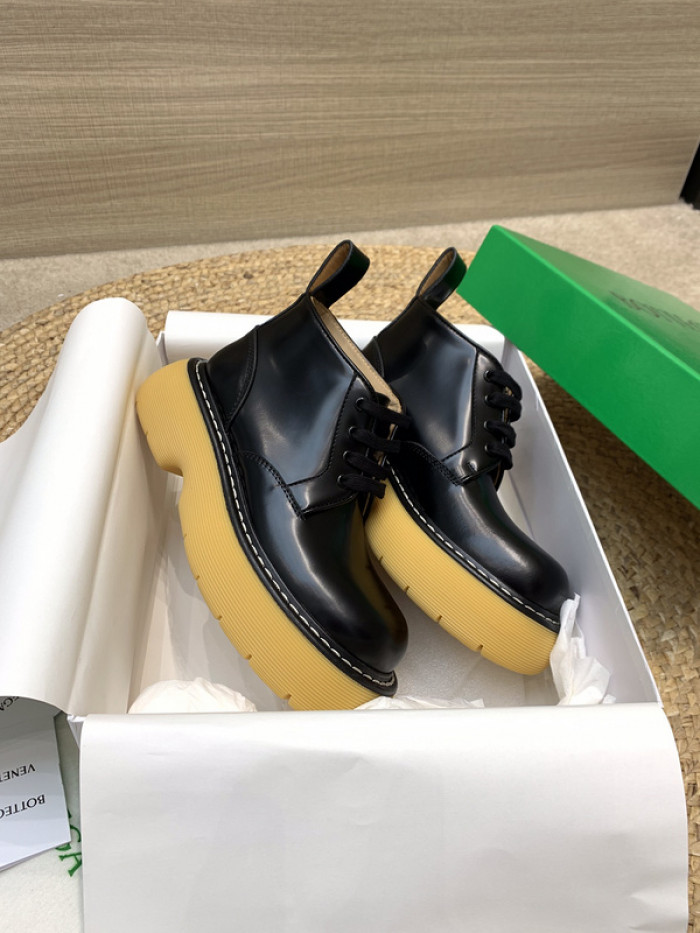 Bo*te*ga ve*ne*ta sneaker