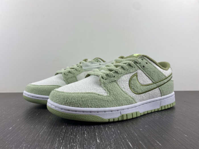 Nike WMNS DUNK LOW SE ''FLEECE - HONEYDEW'' DQ7579-300