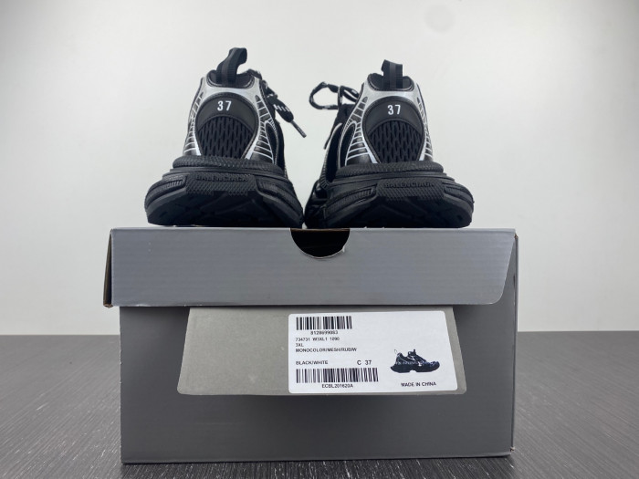 ba*len*cia*ga phanT0m sneaker w1rb5 0102