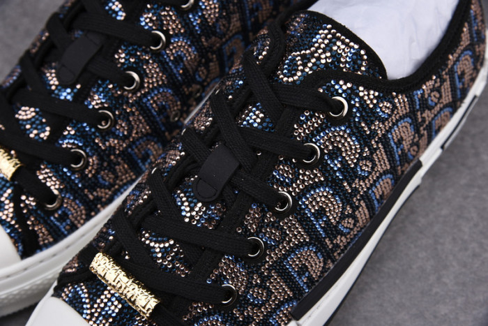 DR B23 OBLIQUE LOW TOP SNEAKER