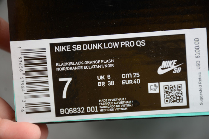 NK SB DUNK LOW ROSWELL RAYGUN BQ6832-001