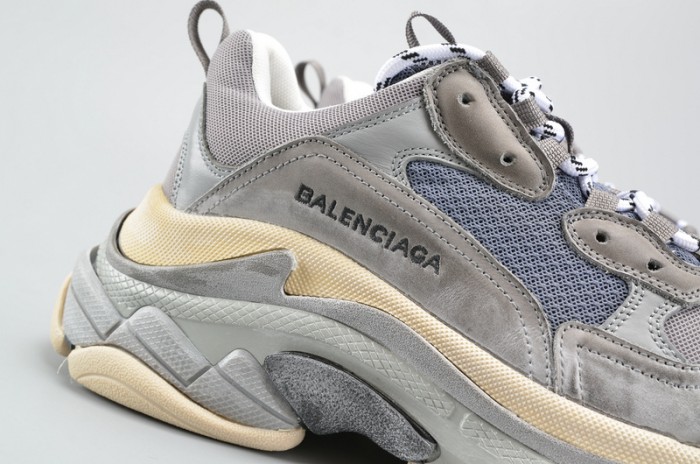 BL 17FW TRIPLE S WASHED SHOW SNEA GREY MENS AED2900