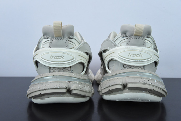 BC TRACK 542023 W3FE4 9697