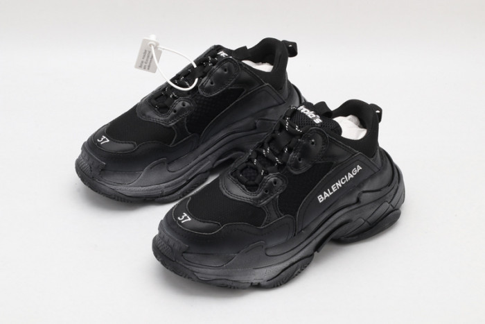 BL BLACK TRIPLE S TRAINER W06G01001