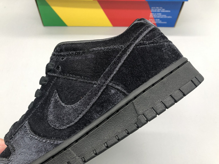 Dover Street Market x Nike Dunk Low Triple Black DH2686-002