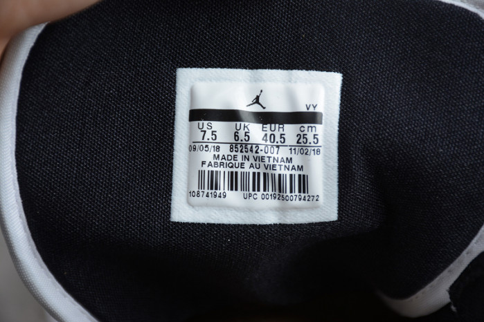 AIR JORDAN 1 MID PATENT 