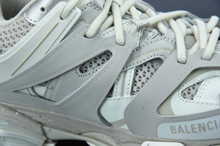 BC TRACK 542023 W3FE4 9697