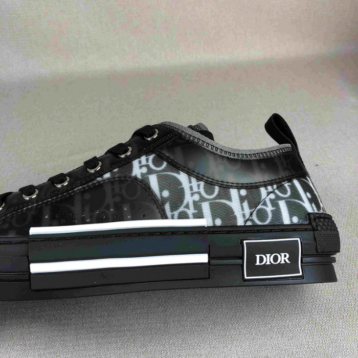 DR B23 OBLIQUE TOP SNEAKER